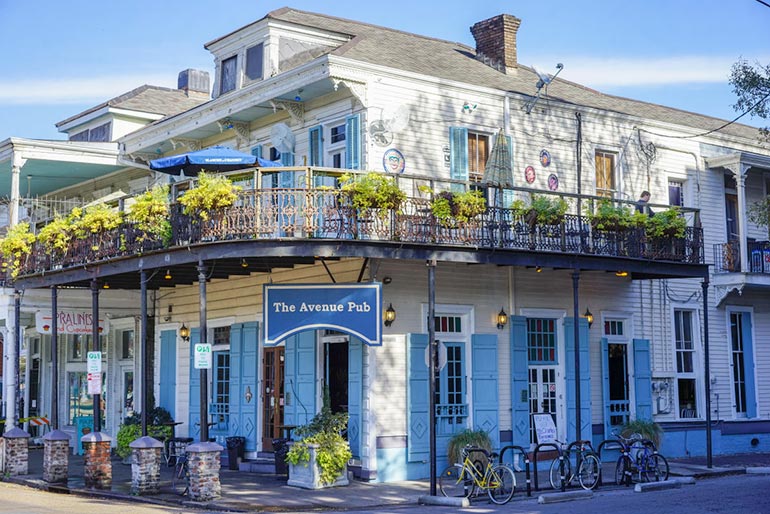 avenue pub exterior
