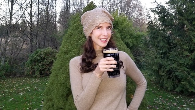 dr-holly-richmond-psychologist-with-beer.jpeg