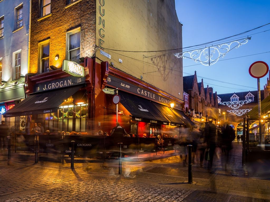 Grogan's Castle Lounge exterior time lapse