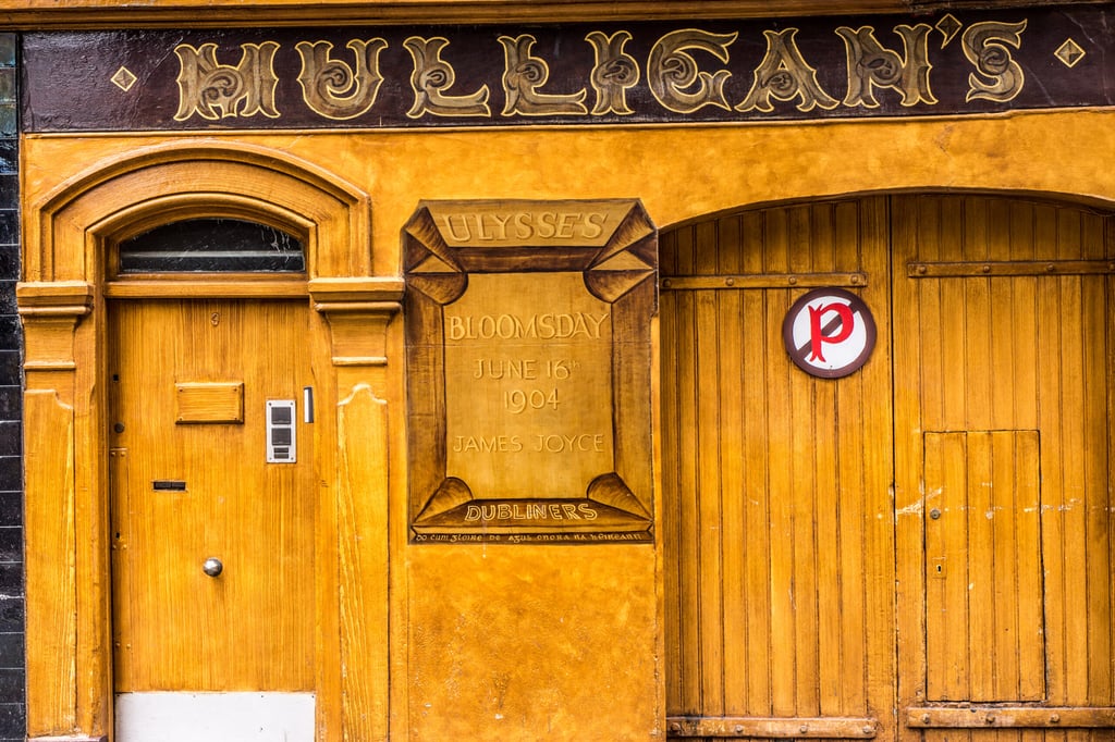 Mulligan's exterior facade